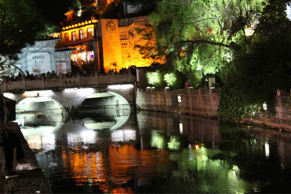 夜晚的玉河石桥.jpg